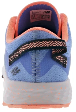 Walking|Casual><noscript><img width=