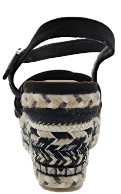 Heels><noscript><img width=